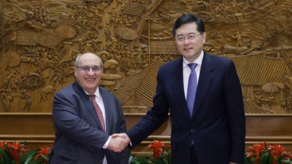 دیدار مدیرکل سازمان بین‌المللی مهاجرت با وزیر خارجه چین