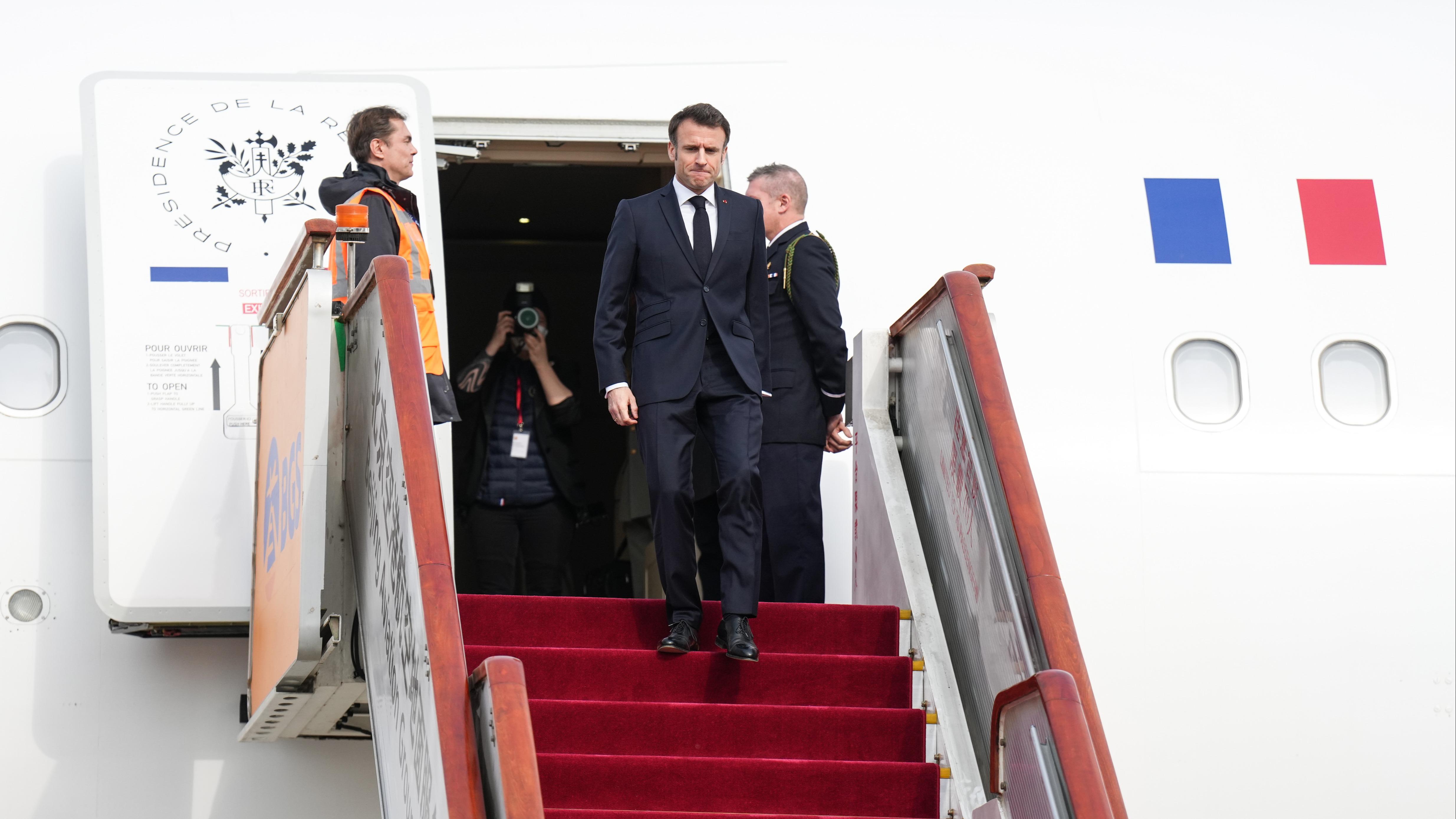 Prezydent Francji  przybył do Pekinu